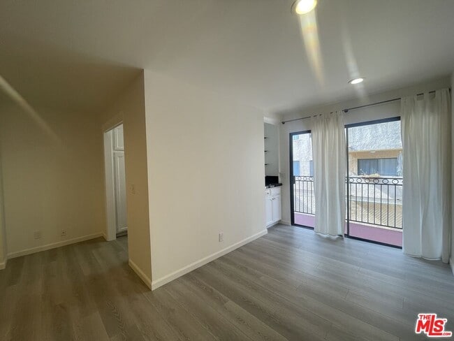 Foto del edificio - 1338 N Sierra Bonita Ave