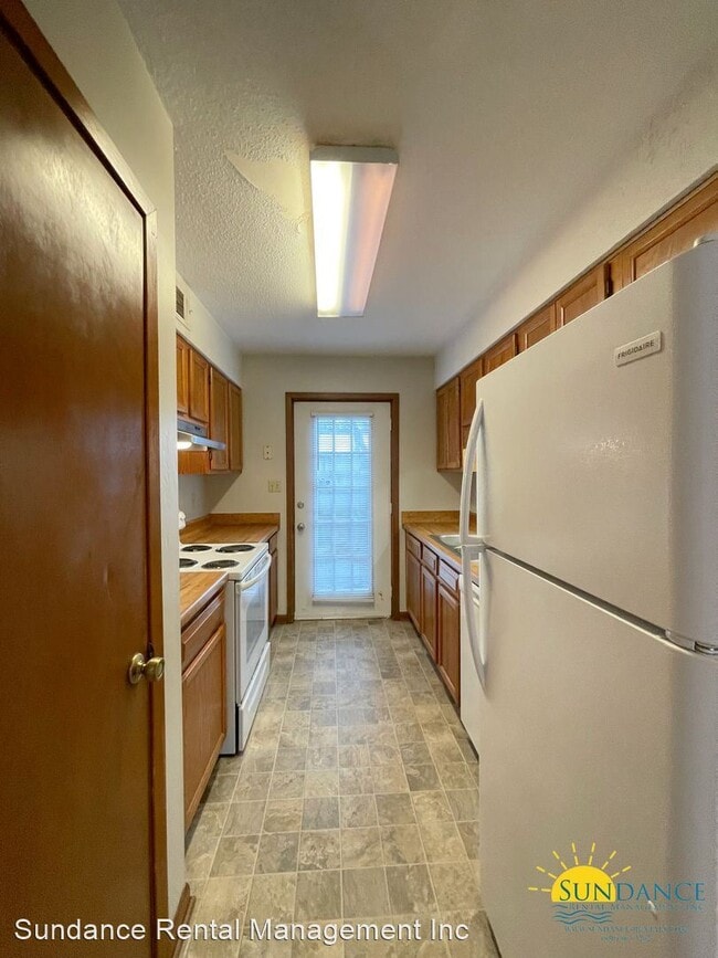 Building Photo - 2 br, 2 bath House - 1010-C Pineview Boule...