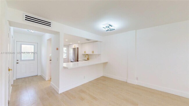 Building Photo - 1333 E Hallandale Beach Blvd