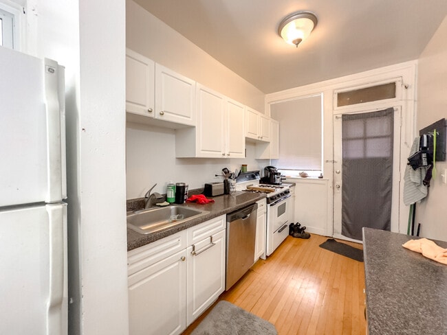 Building Photo - 935 Judson Ave