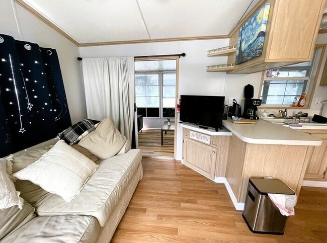 Building Photo - 904 Savanna Dr