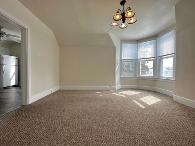Foto del edificio - 2707 Forest Ave