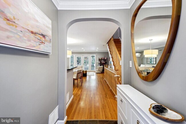 Foto del edificio - 3703 Huntington St NW