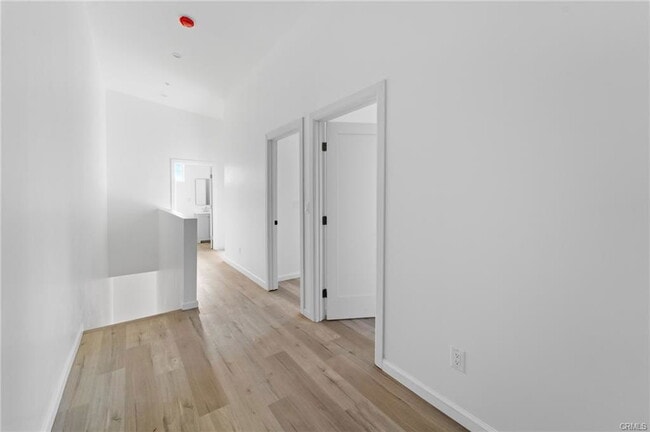 Foto del edificio - 8512 Wilbur Ave