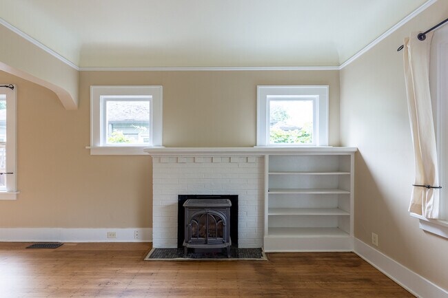 Building Photo - 5104 N Williams Ave