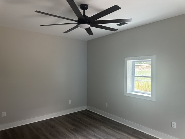 Building Photo - 261 Miller Line