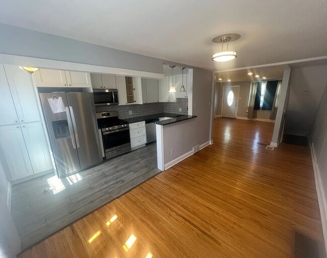 Foto del edificio - 1370 N 75th St