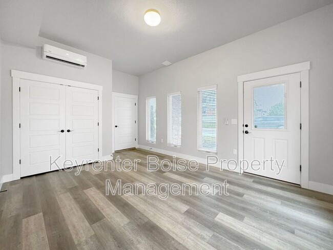Foto del edificio - 8175 W Tudor Ln