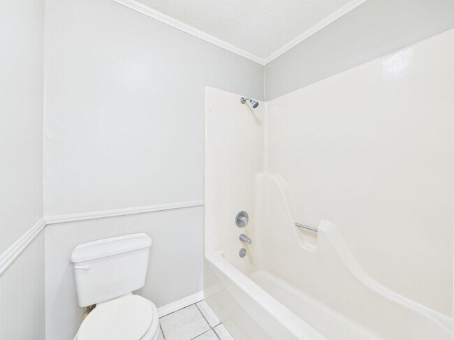 Building Photo - 107 Guillot Rd
