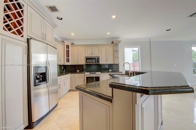 Foto del edificio - 5 br, 3 bath House - 16220 SW 21st St