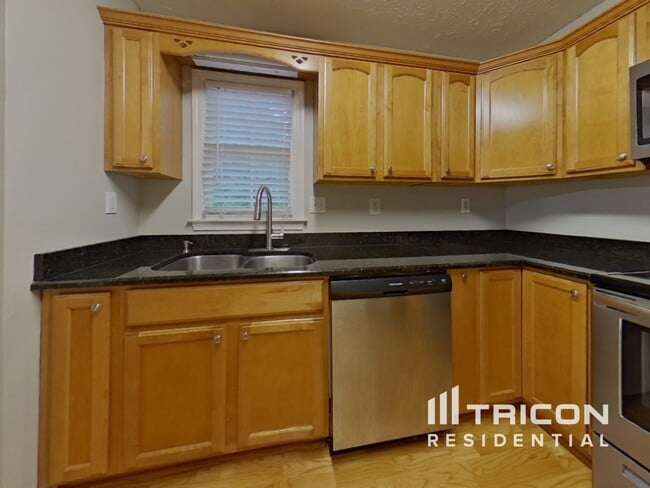 Building Photo - 3272 Greenhill Ct