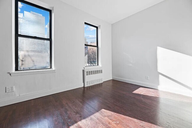 Foto del edificio - 445 West 46th Street