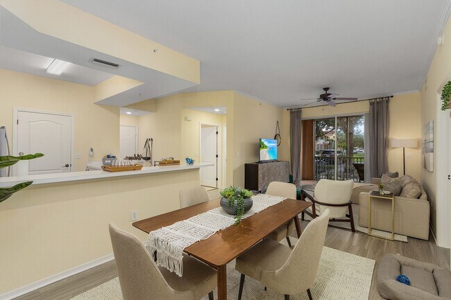 Foto del edificio - The Lakes At College Pointe