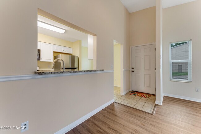 Building Photo - 121 Bob White Ct