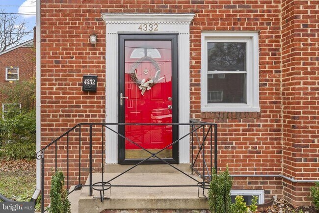 Foto del edificio - 4332 Utica Ave