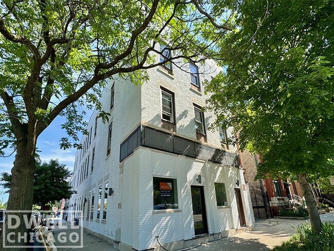 Foto del edificio - 1236 W Hubbard St