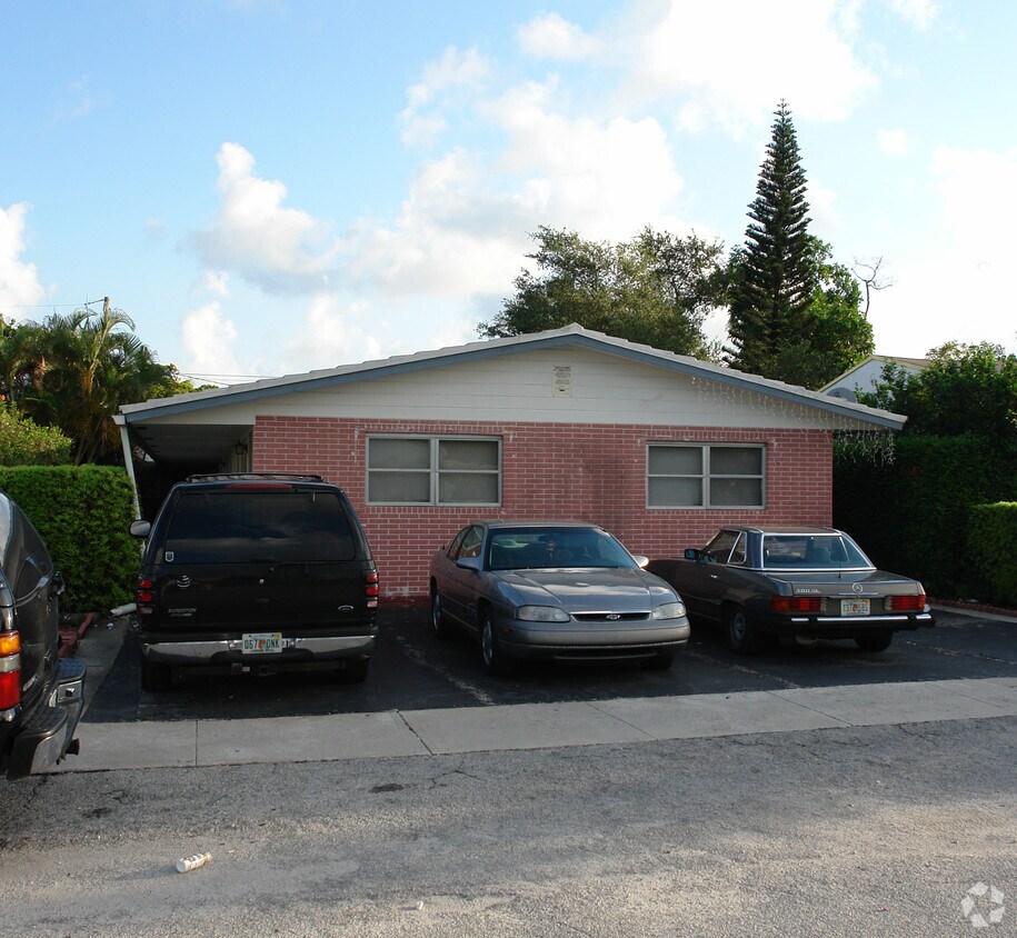 Building Photo - 417 SE 12th Ct