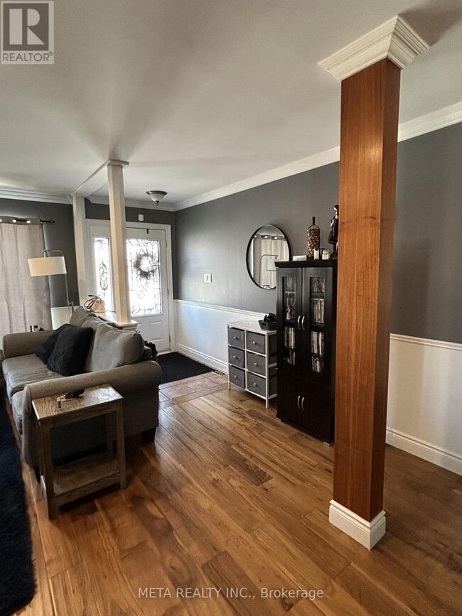 Building Photo - 22 Garfield Crescent