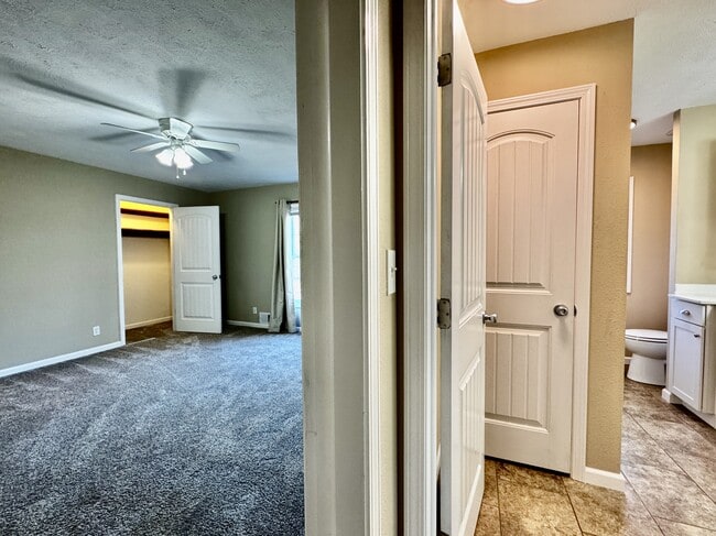 Building Photo - 302 Bluebird Ct