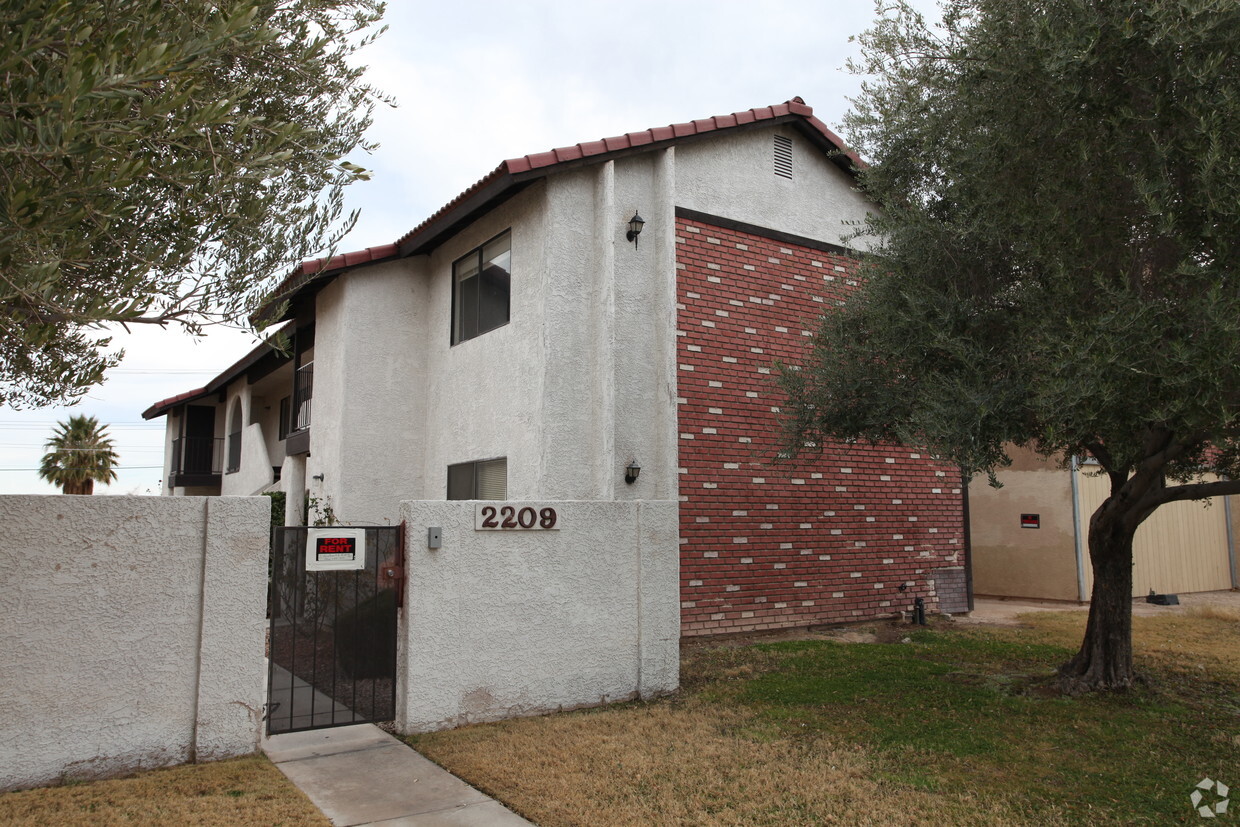 Primary Photo - 2209 Jones Blvd