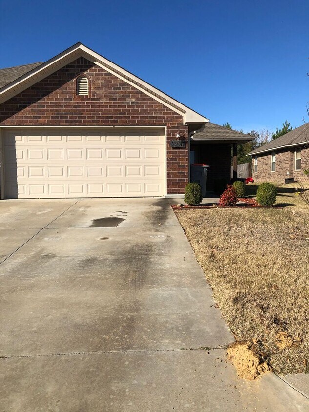 Primary Photo - 905 SPRINGHILL DR. BARLING, AR. 72923