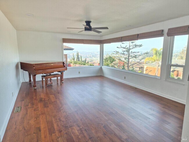 Foto del edificio - 453 Clark Dr