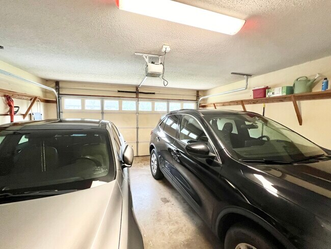 Foto del edificio - 6500 Lakewood Dr