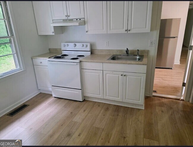 Foto del edificio - 3210 Baker Rd NW