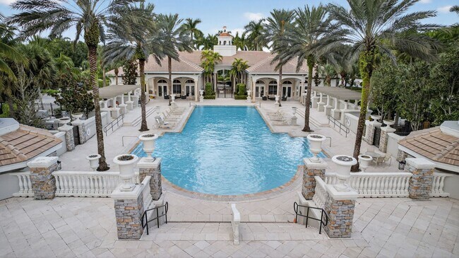 Foto del edificio - Stunning 5-Bedroom Home in the Prestigious Versailles Community | Wellington, FL