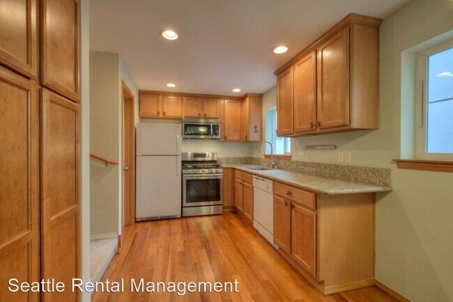 Building Photo - 3 br, 2.5 bath House - 3644 Courtland Pl. ...