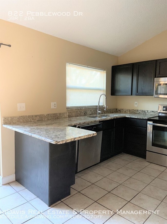 Building Photo - 822 Pebblewood Dr