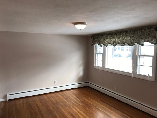 Building Photo - 118 Pako Ave