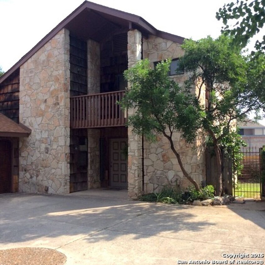 Primary Photo - Great Location! 2 Bedroom 2 Bath in Shavan...