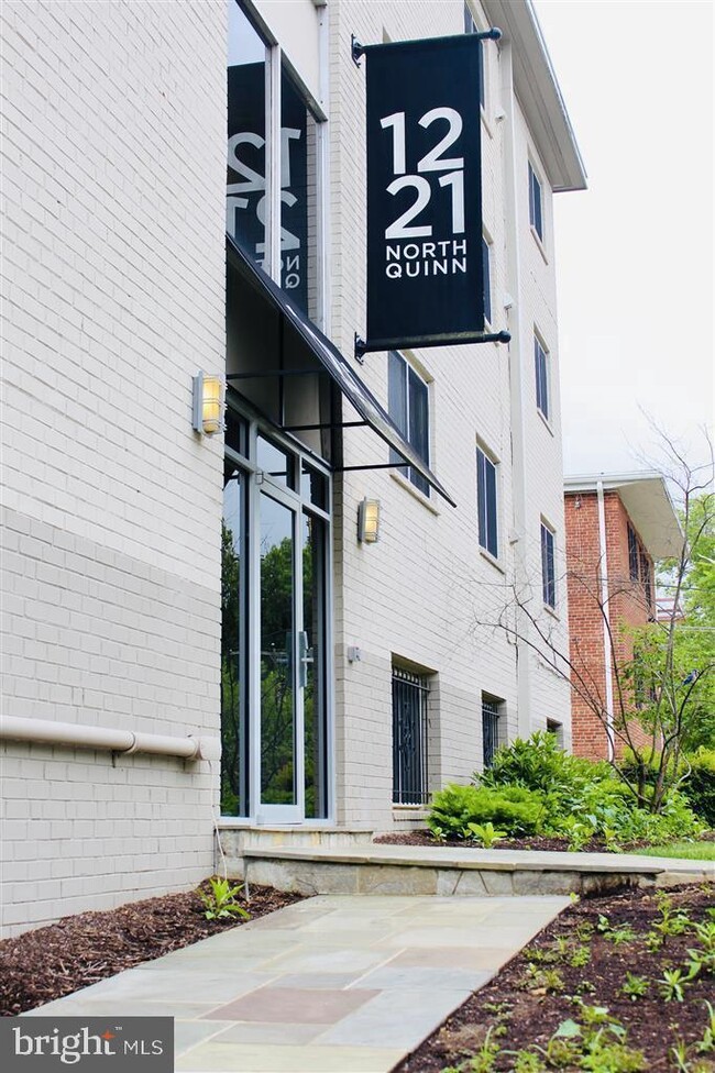 Building Photo - 1221 N Quinn St