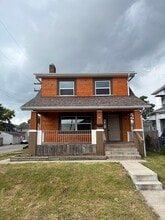 Building Photo - 73 N Oakley Ave
