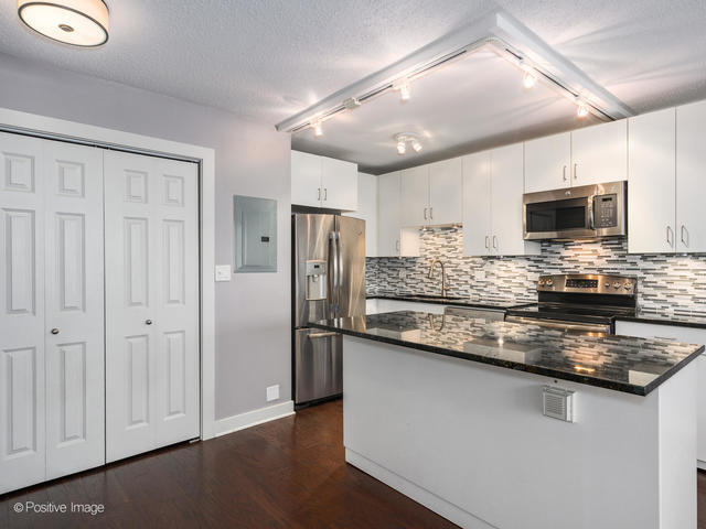 Foto del edificio - 2930 N Sheridan Rd