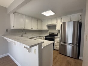 Building Photo - 744 Creekland Cir