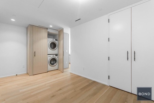 Foto del edificio - 318 W 52nd St