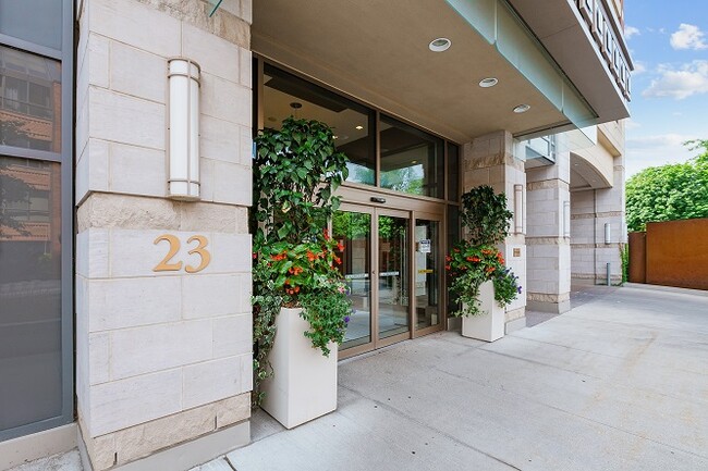 Exterior - 23 Glebe Rd W