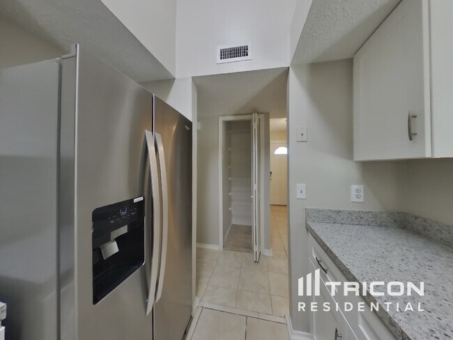 Foto del edificio - 9574 Villiers Dr N