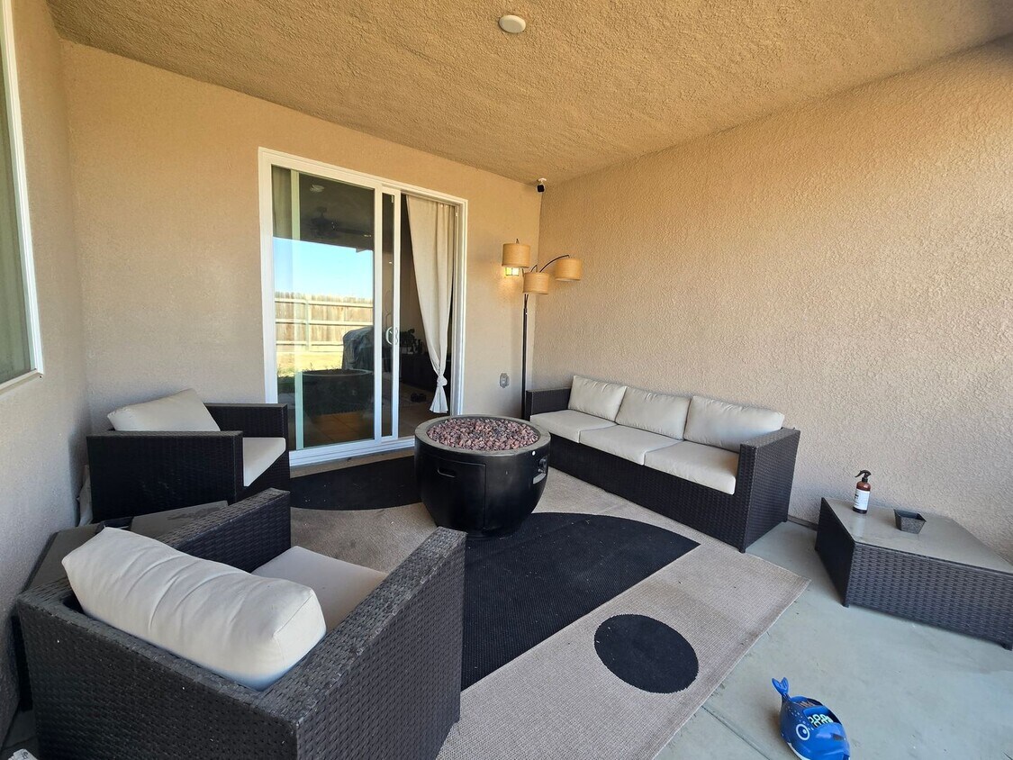 Foto principal - 3 BR 2 BA available soon