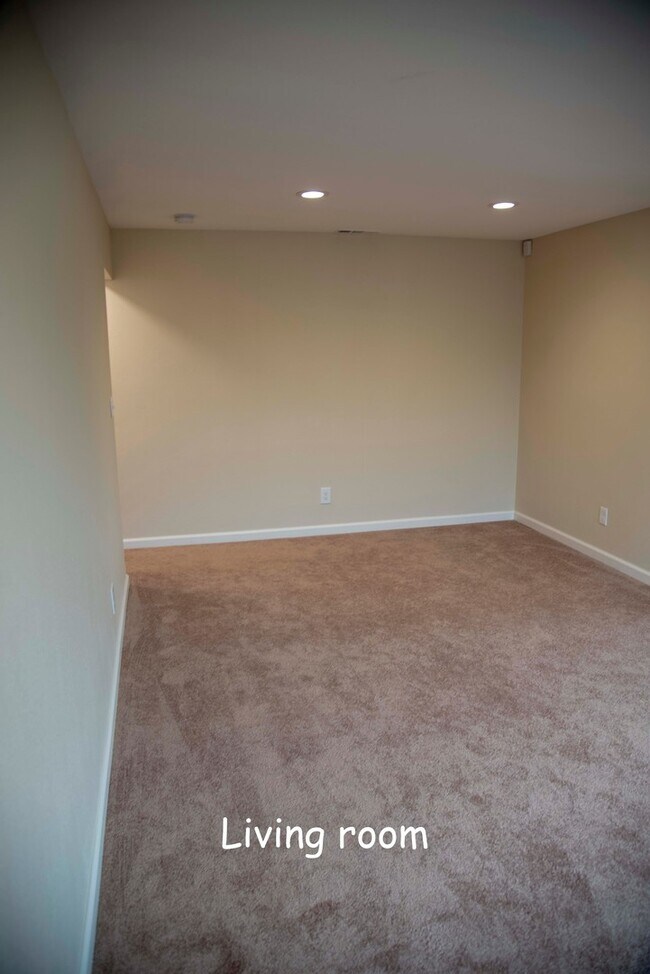 Building Photo - Beautifully Remodeled 2 Bed 1 Bath