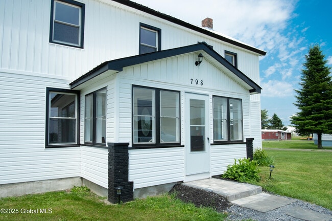Building Photo - 798 NY-29