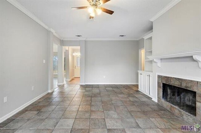Building Photo - Beautiful 3 bedroom 2 bath home in Azalea ...