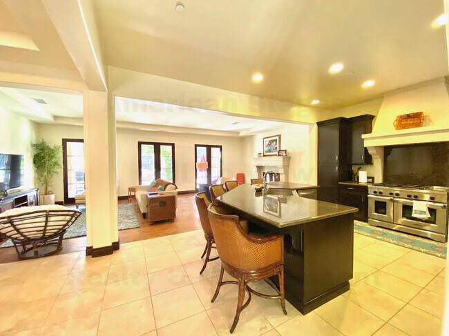 Building Photo - 347 Island Oak Ln