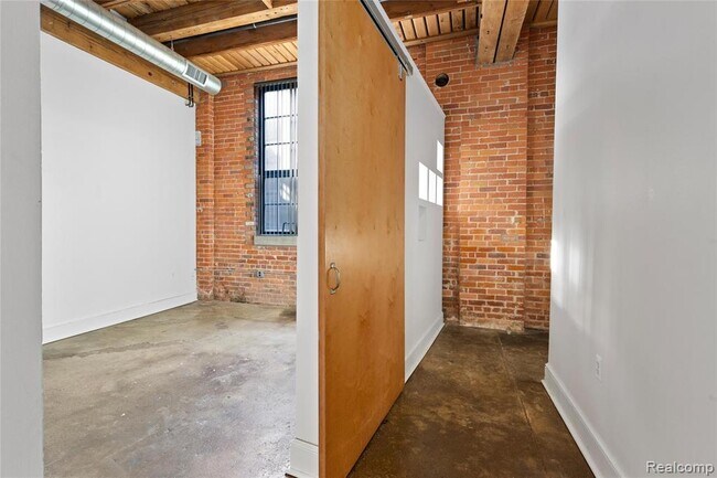 Building Photo - 5766 Trumbull