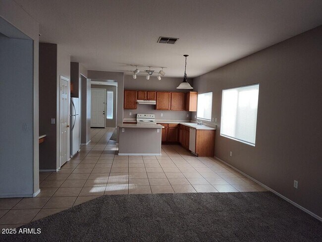 Foto del edificio - 16181 W Gelding Dr