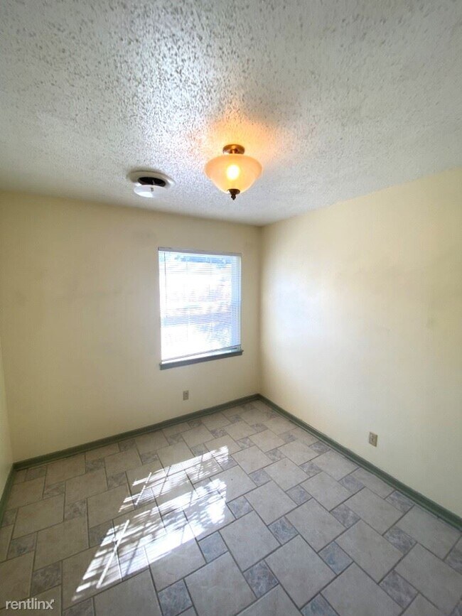 Foto del edificio - 3 br, 1 bath House - 1512 S W S Young Dr