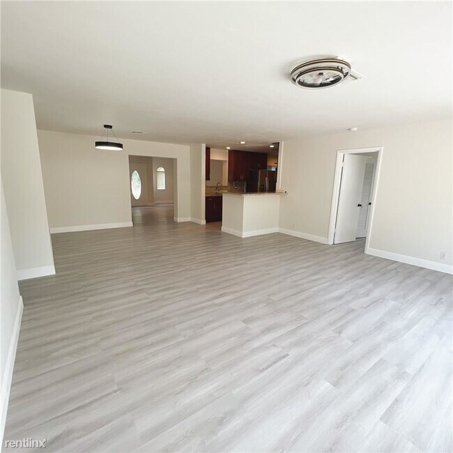 Foto del edificio - 4 br, 2 bath House - 211 SW 17th St