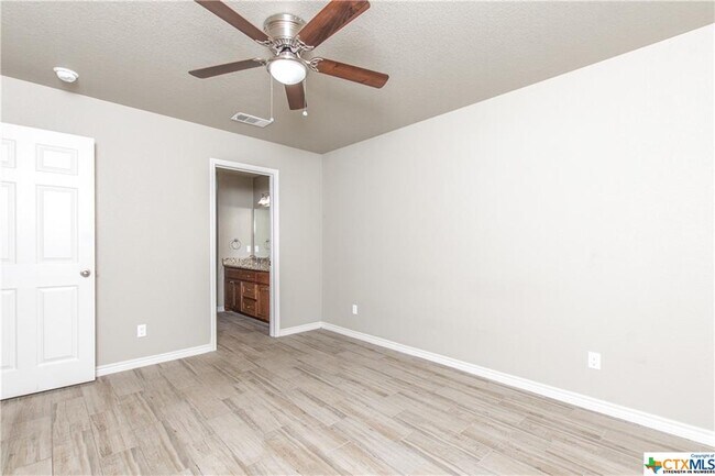 Building Photo - 2607 Leroy Ln